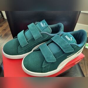 Brand New Youth Puma Shoes size 2.5